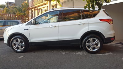 Ford Kuga 2.0 TDCI 140 CV 4WD Titanium (4)
