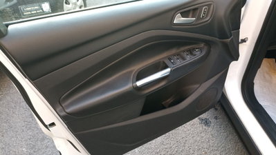 Ford Kuga 2.0 TDCI 140 CV 4WD Titanium (9)