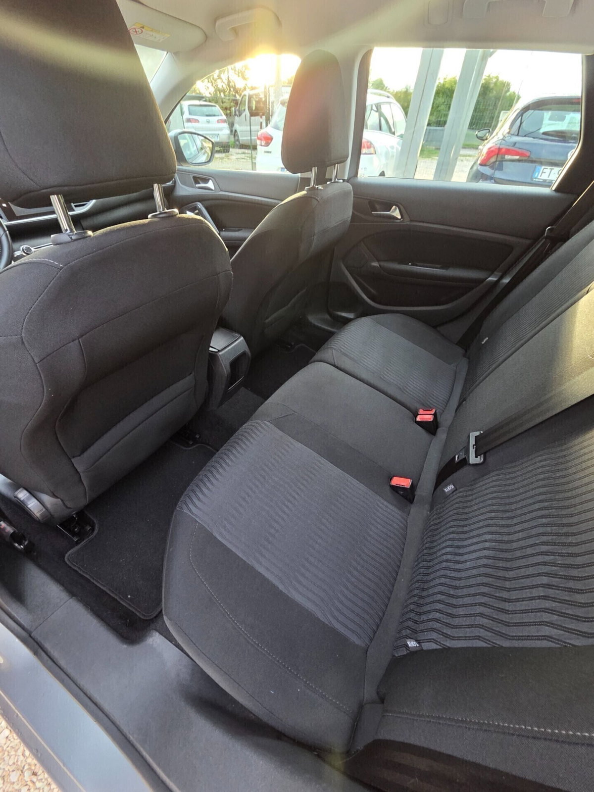 Peugeot 308 SW BlueHDi 120 S&S Business (17)