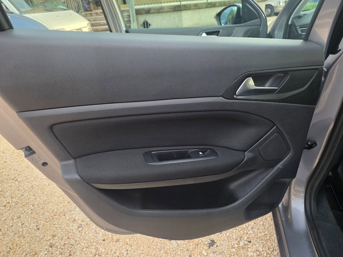 Peugeot 308 SW BlueHDi 120 S&S Business (18)