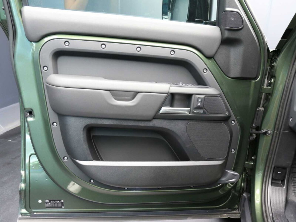 Land Rover Defender 110 3.0d i6 mhev X-Dynamic HSE awd 250cv auto (7)