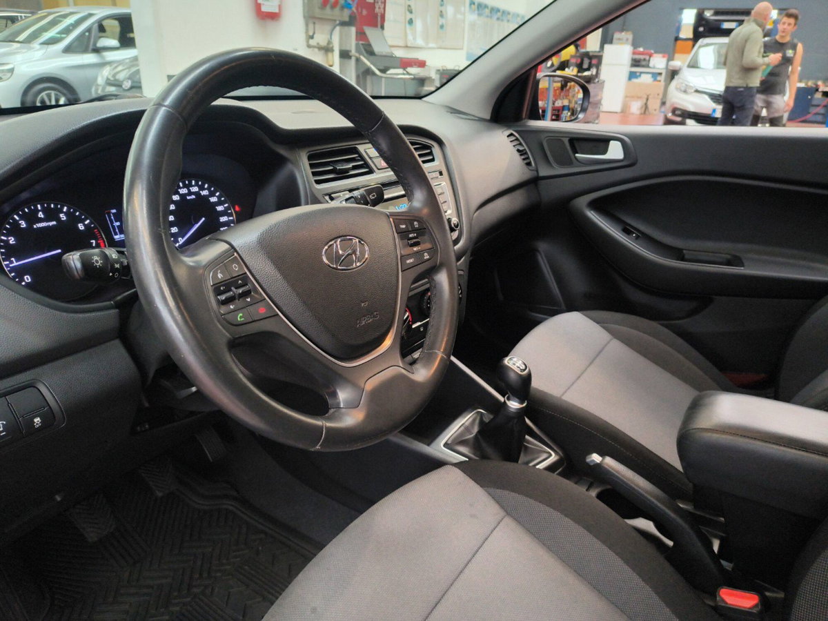 Hyundai i20 1.2 84 CV 5 porte Comfort (10)