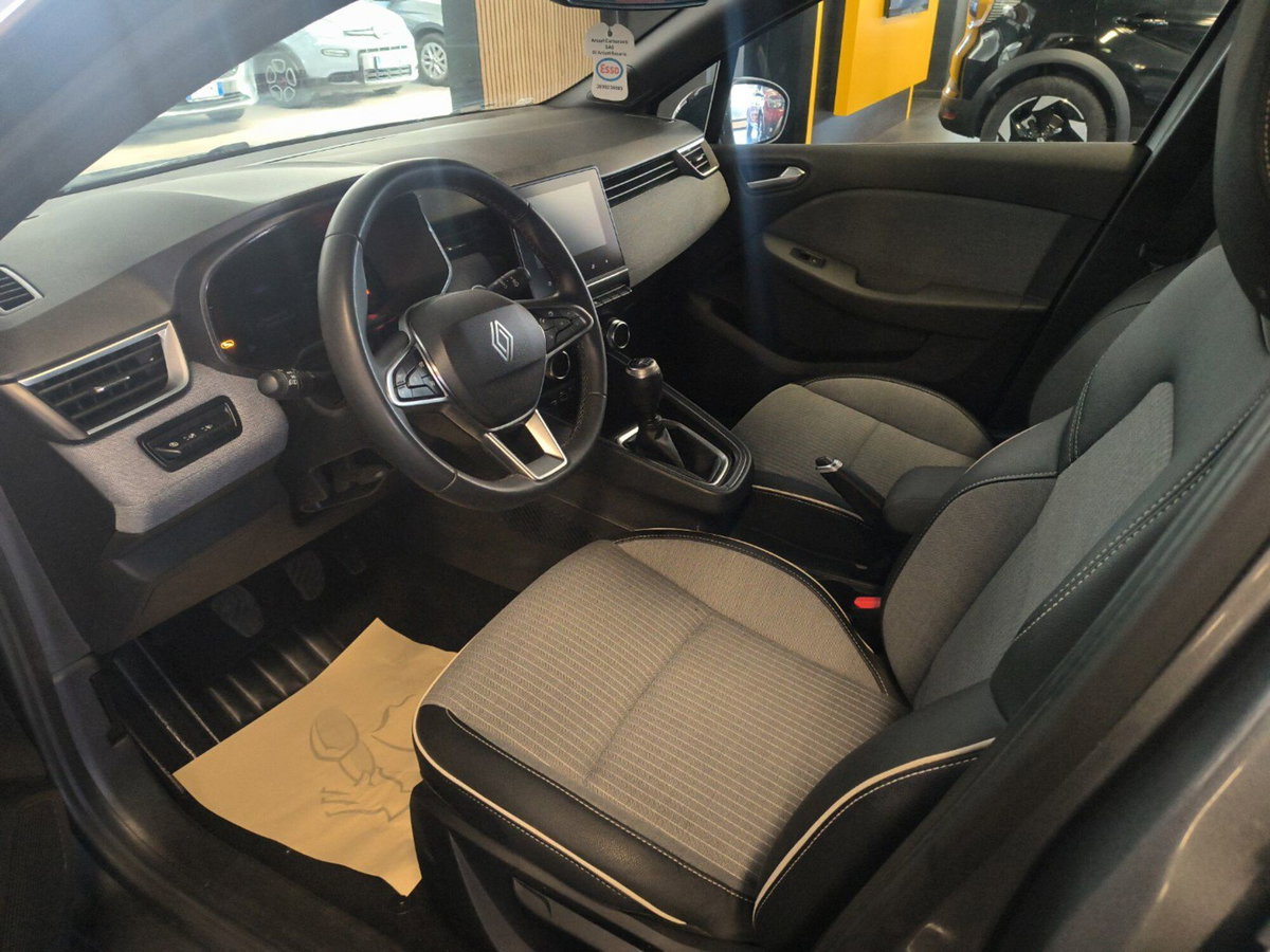 Renault Clio TCe 90 CV 5 porte Techno (7)