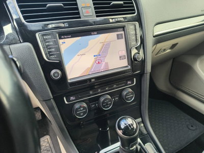 Volkswagen Golf Variant 2.0 TDI Highline BlueMotion Technology (13)