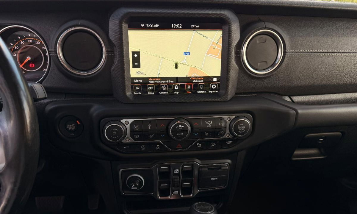 Jeep Wrangler Unlimited 2.2 Mjt II Sahara (9)