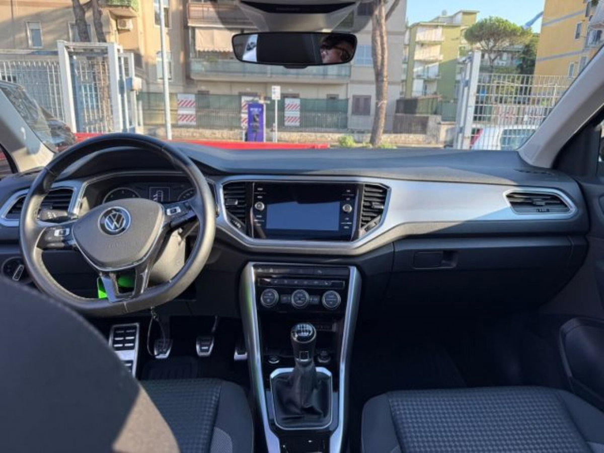 Volkswagen T-Roc 2.0 tdi R-Line 115cv (7)