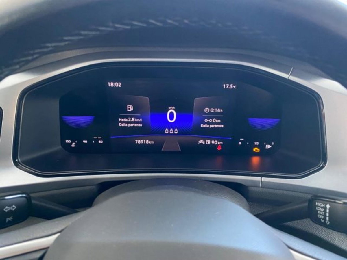 Volkswagen T-Roc 2.0 tdi Life 115cv (9)