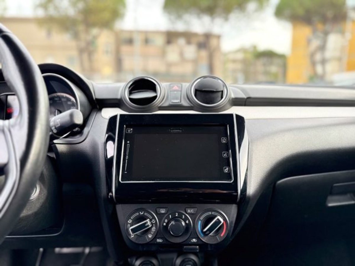 Suzuki Swift 1.2h Top 2wd (15)