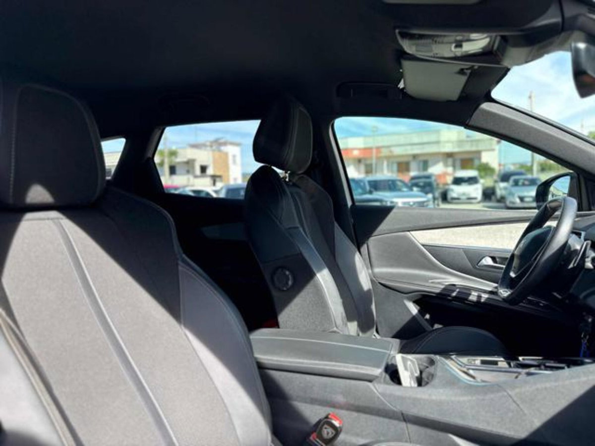 Peugeot 3008 BlueHDi 130 S&S EAT8 GT Pack (14)