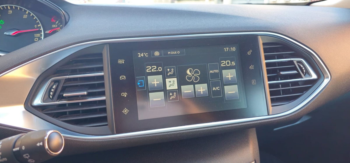 Peugeot 308 1.6 e-HDi 115 CV Stop&Start GT Line (13)