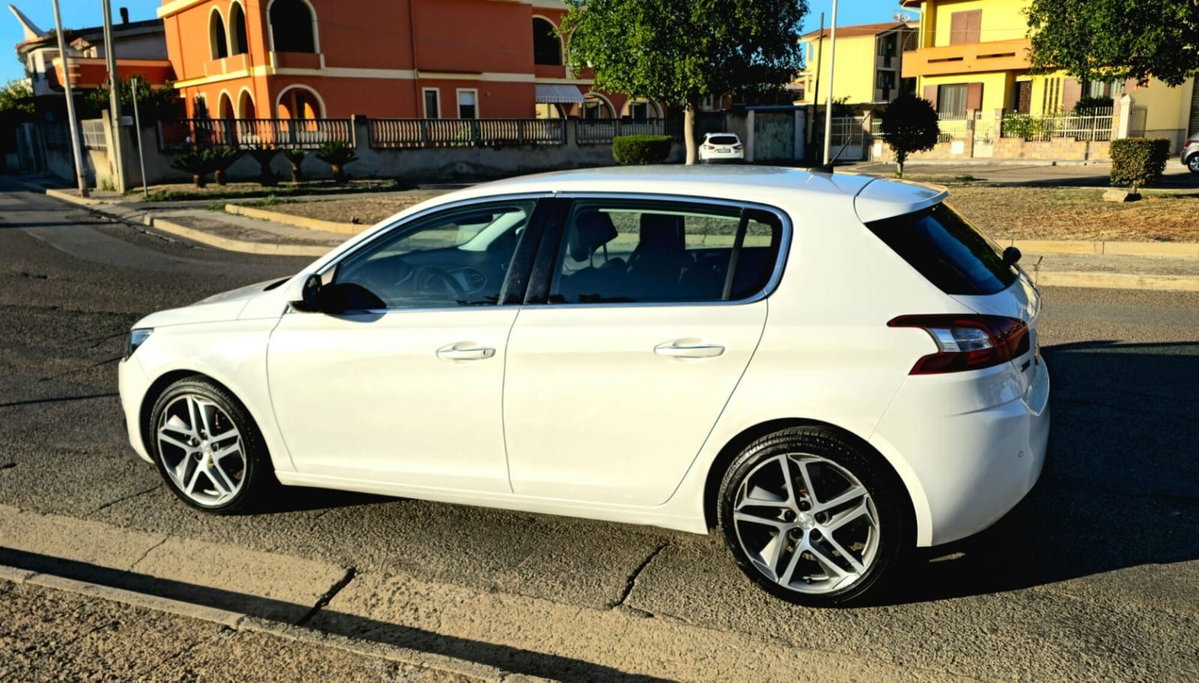 Peugeot 308 1.6 e-HDi 115 CV Stop&Start GT Line (2)
