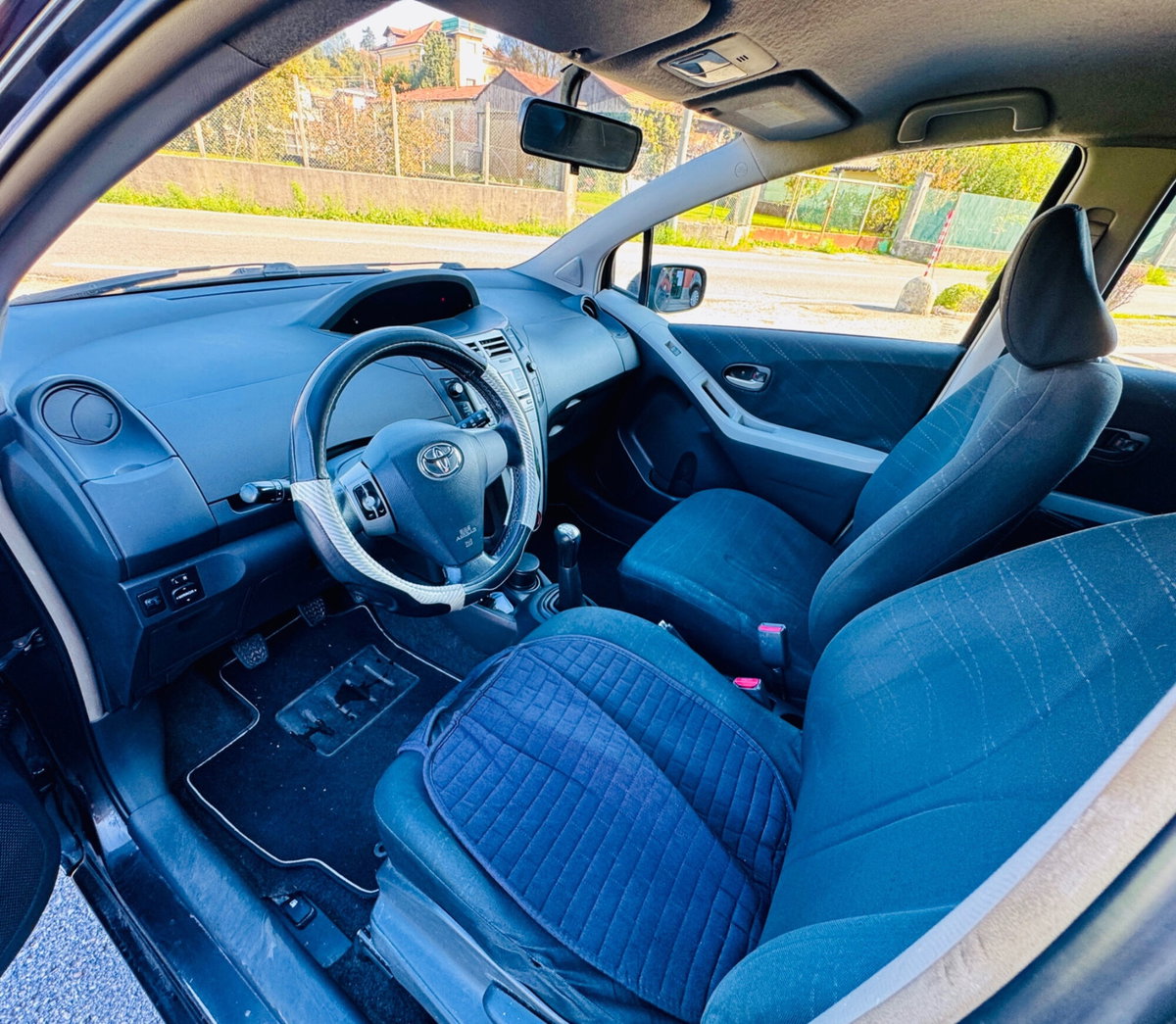 Toyota Yaris 1.3 5 porte Navi (10)