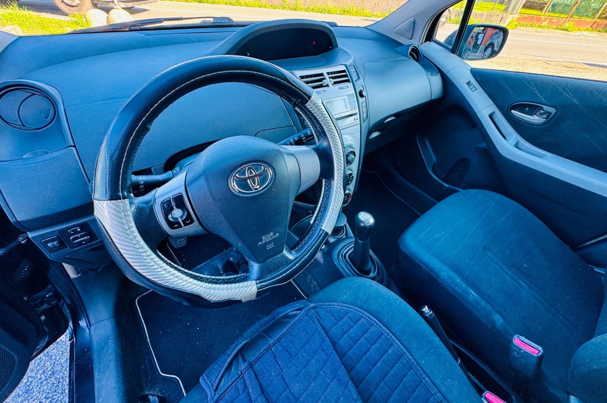 Toyota Yaris 1.3 5 porte Navi (11)