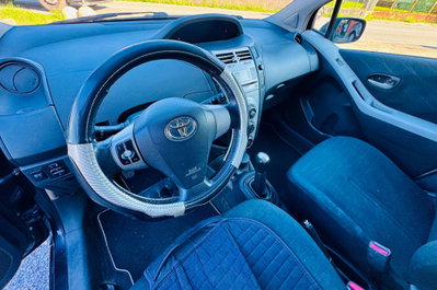 Toyota Yaris 1.3 5 porte Navi (11)