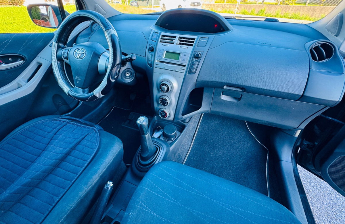 Toyota Yaris 1.3 5 porte Navi (13)