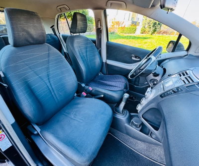 Toyota Yaris 1.3 5 porte Navi (14)