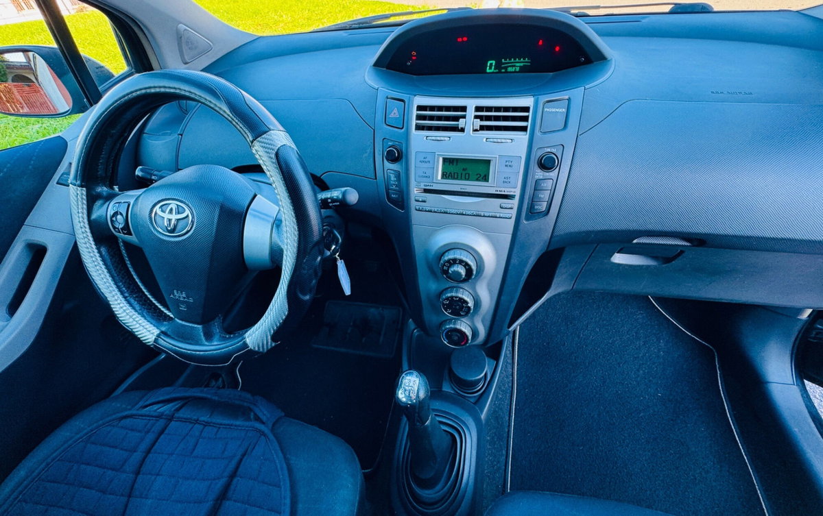 Toyota Yaris 1.3 5 porte Navi (16)