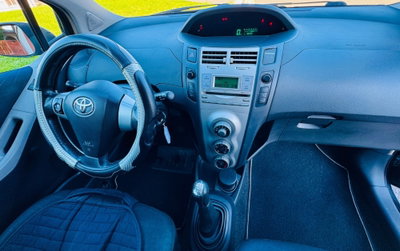 Toyota Yaris 1.3 5 porte Navi (16)