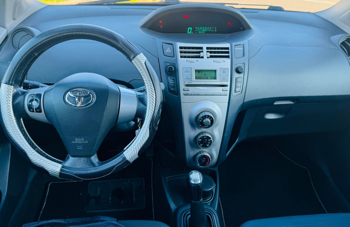 Toyota Yaris 1.3 5 porte Navi (18)