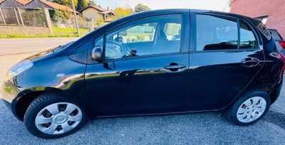 Toyota Yaris 1.3 5 porte Navi (4)