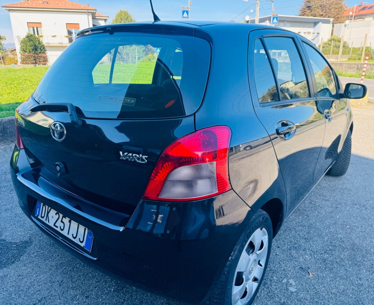 Toyota Yaris 1.3 5 porte Navi (6)