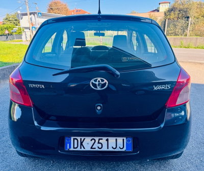 Toyota Yaris 1.3 5 porte Navi (8)