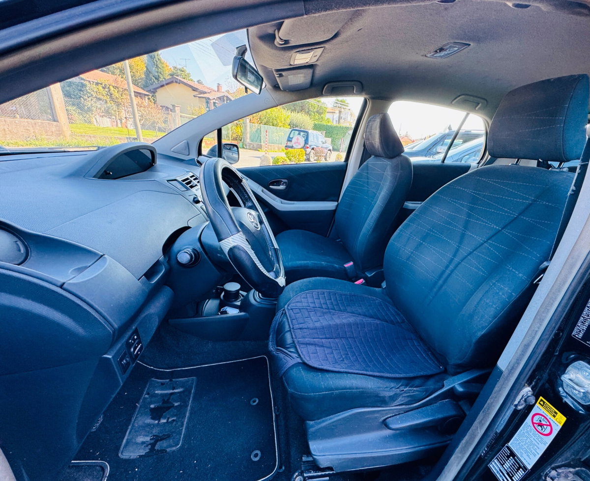 Toyota Yaris 1.3 5 porte Navi (9)
