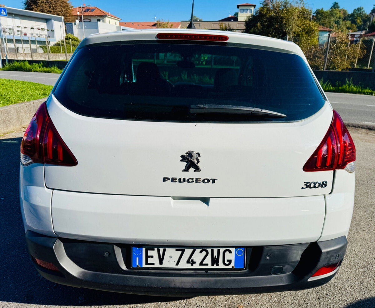 Peugeot 3008 2.0 HDi 163CV aut. Allure (8)