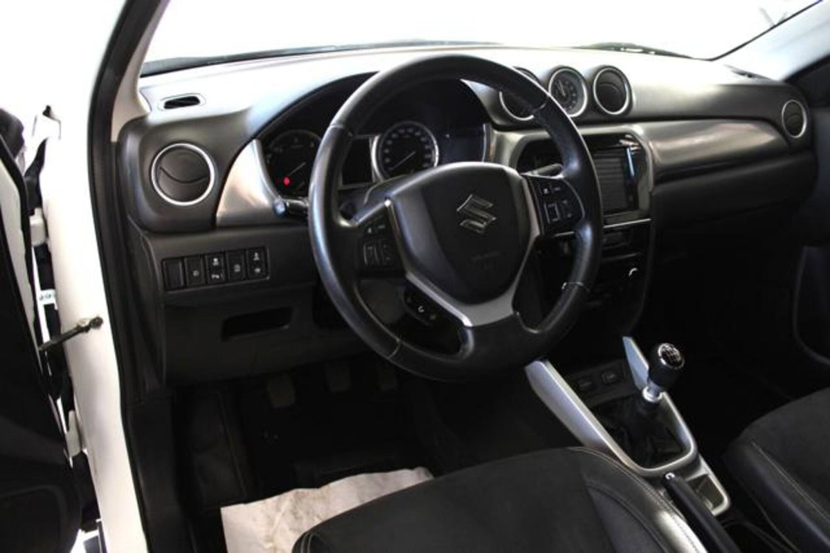 Suzuki Vitara 1.6 DDiS V-Top (9)