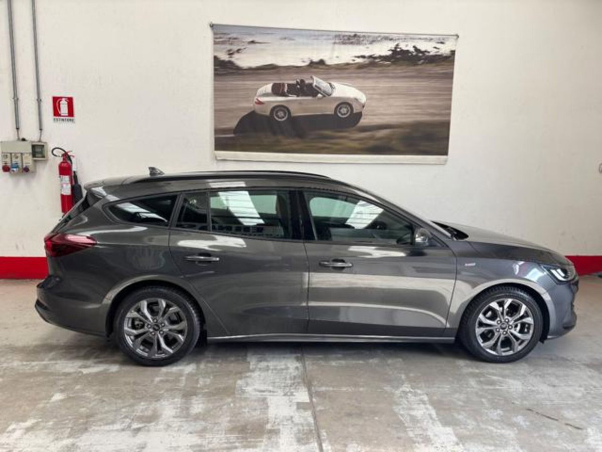 Ford Focus Station Wagon 1.0 EcoBoost Hybrid 125CV Powershift SW ST-Line Design (2)