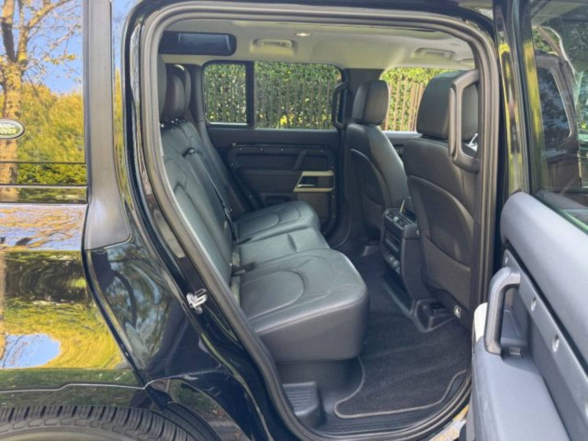 Land Rover Defender 110 3.0d i6 mhev XS Edition awd 250cv auto (9)