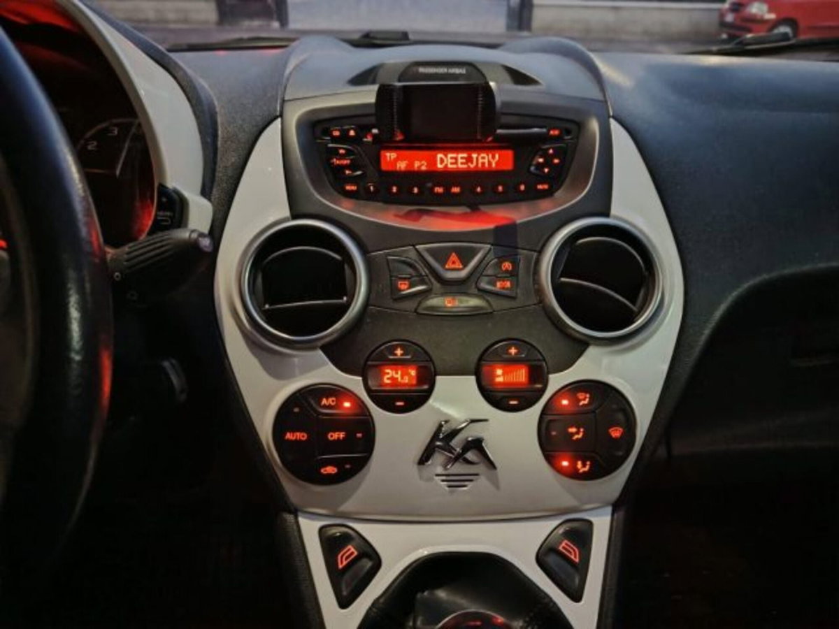 Ford Ka 1.2 8V 69CV Titanium (14)