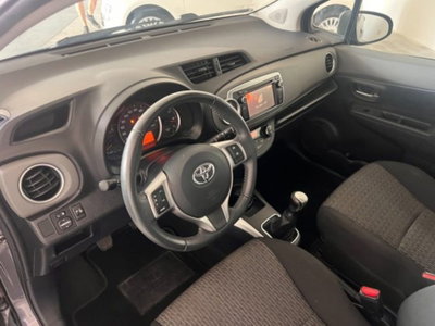 Toyota Yaris 1.0 5 porte Lounge (5)