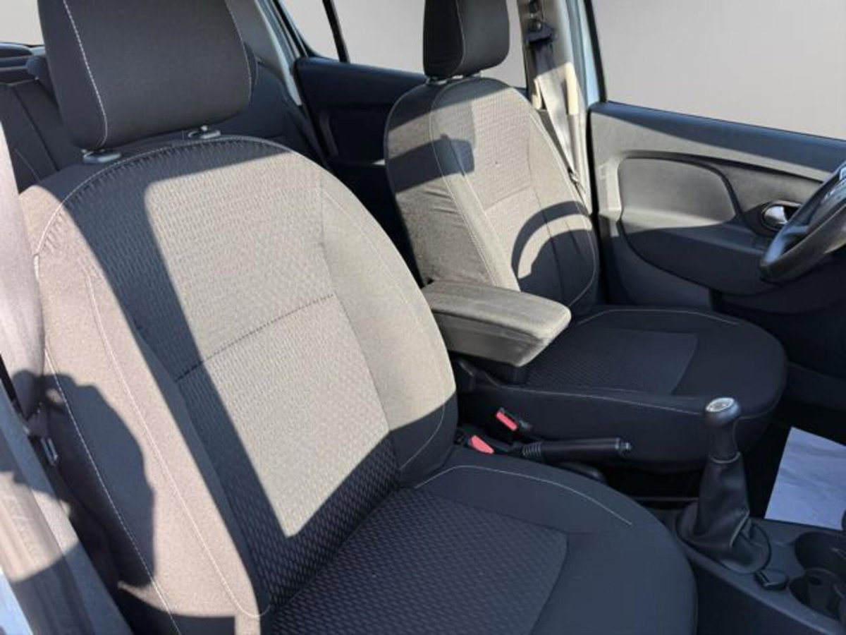 Dacia Sandero 1.0 SCe 12V 75CV (15)