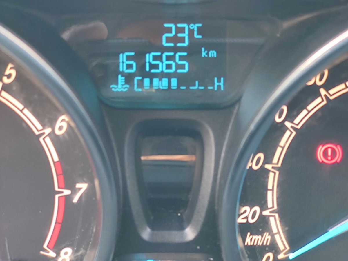 Ford Fiesta 1.4 3 porte Bz.- GPL Titanium (10)