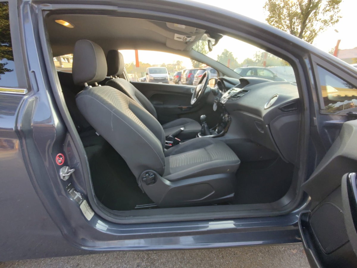 Ford Fiesta 1.4 3 porte Bz.- GPL Titanium (18)