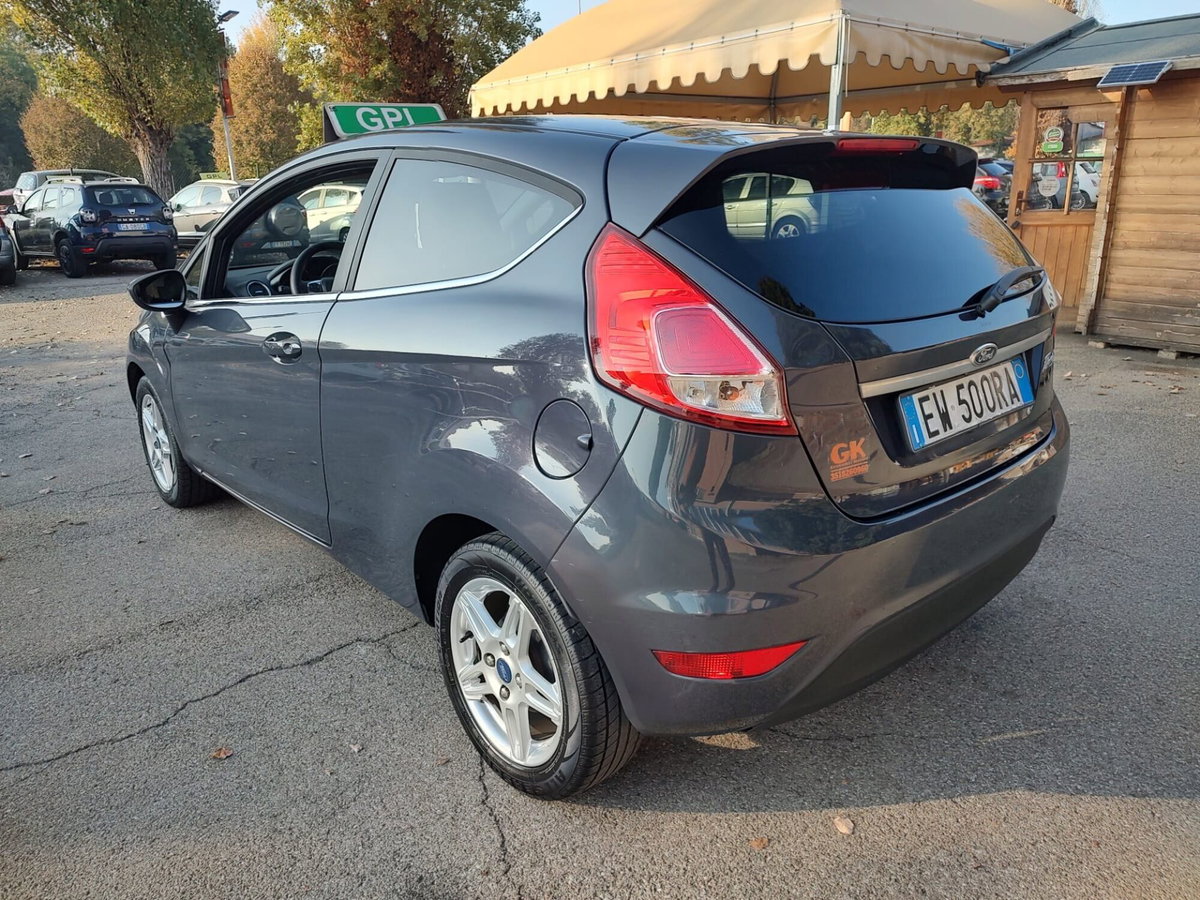 Ford Fiesta 1.4 3 porte Bz.- GPL Titanium (2)