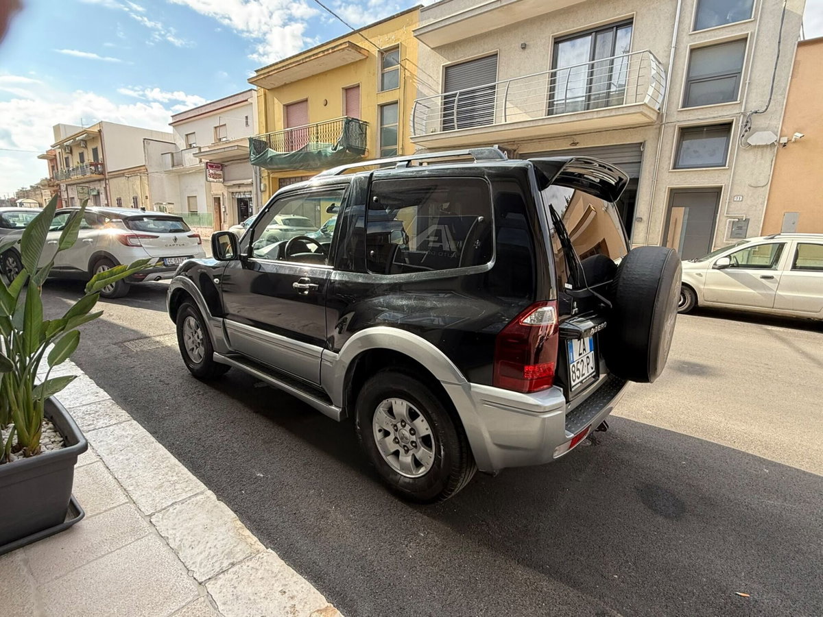 Mitsubishi Pajero 3.2 16V DI-D 3p. GLX Autocarro (7)