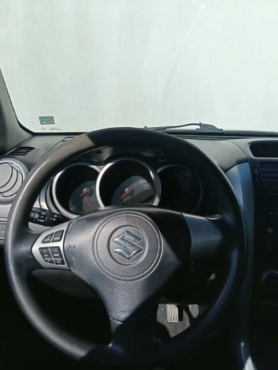 Suzuki Grand Vitara 2.0 16V 5 porte (10)