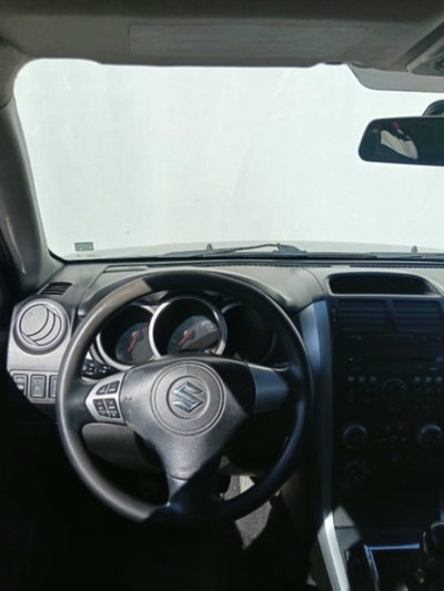 Suzuki Grand Vitara 2.0 16V 5 porte (7)