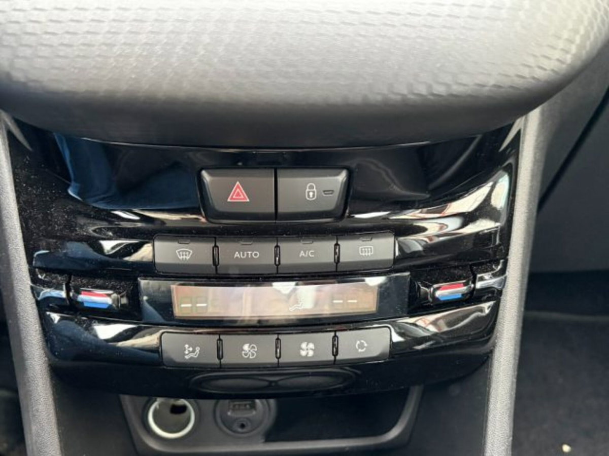 Peugeot 208 82 5 porte Allure (15)