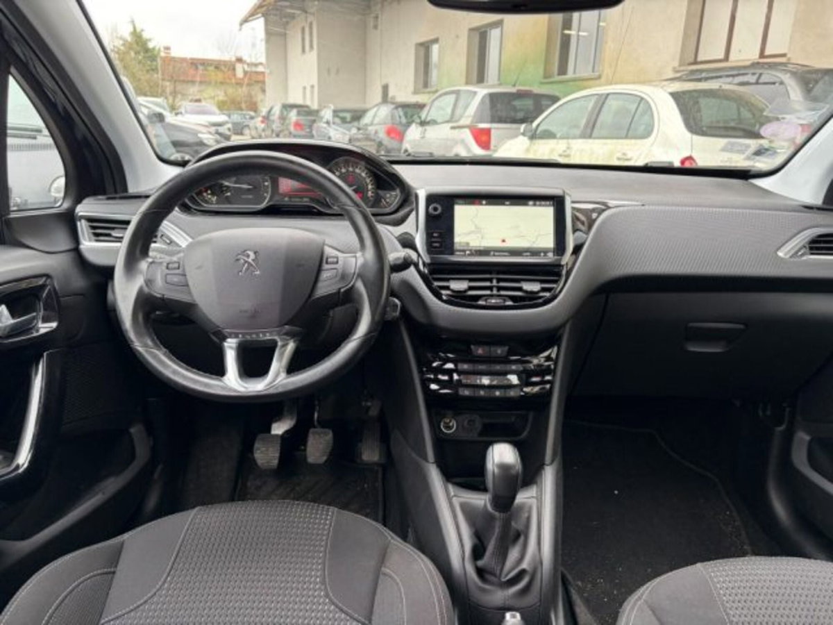 Peugeot 208 82 5 porte Allure (9)