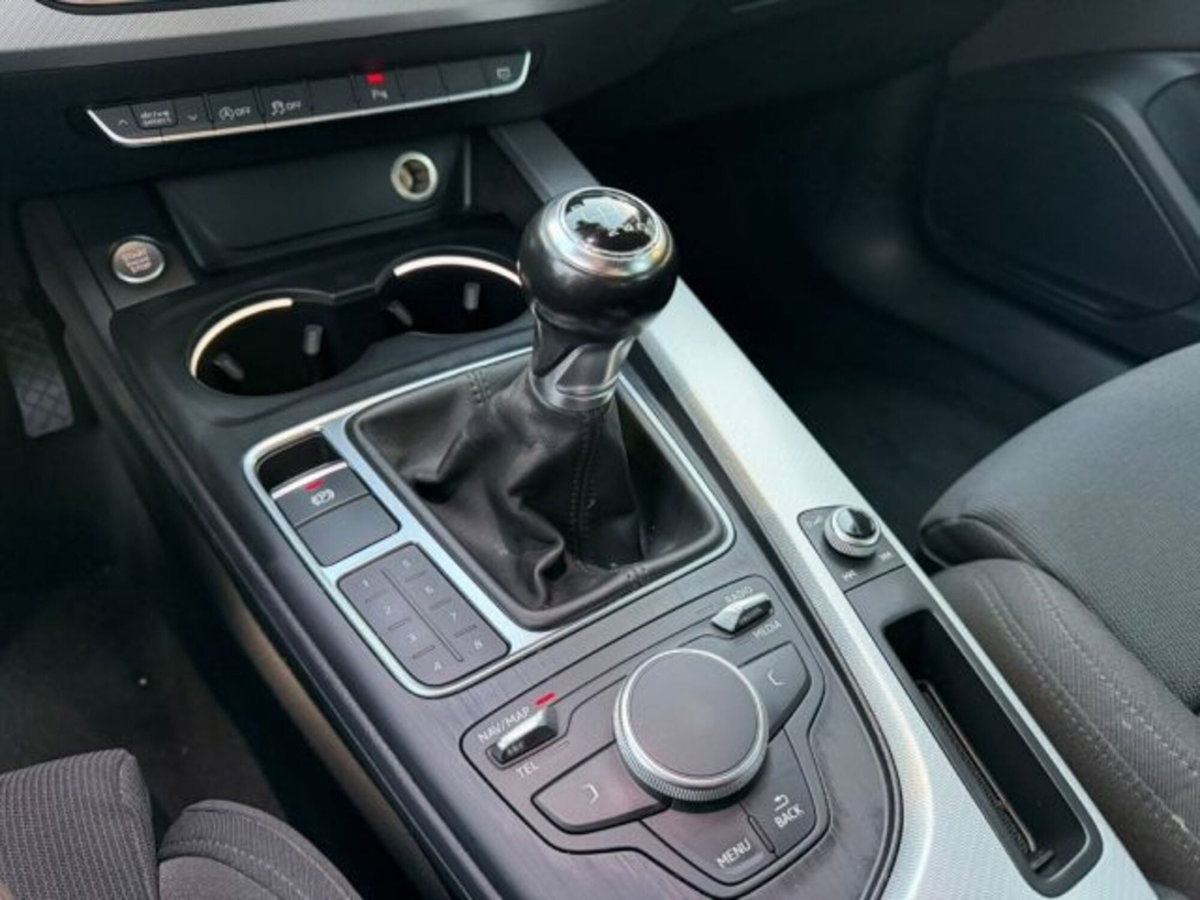 Audi A4 Avant 2.0 TDI 150 CV ultra Business Sport (14)
