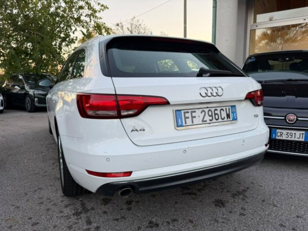 Audi A4 Avant 2.0 TDI 150 CV ultra Business Sport (2)