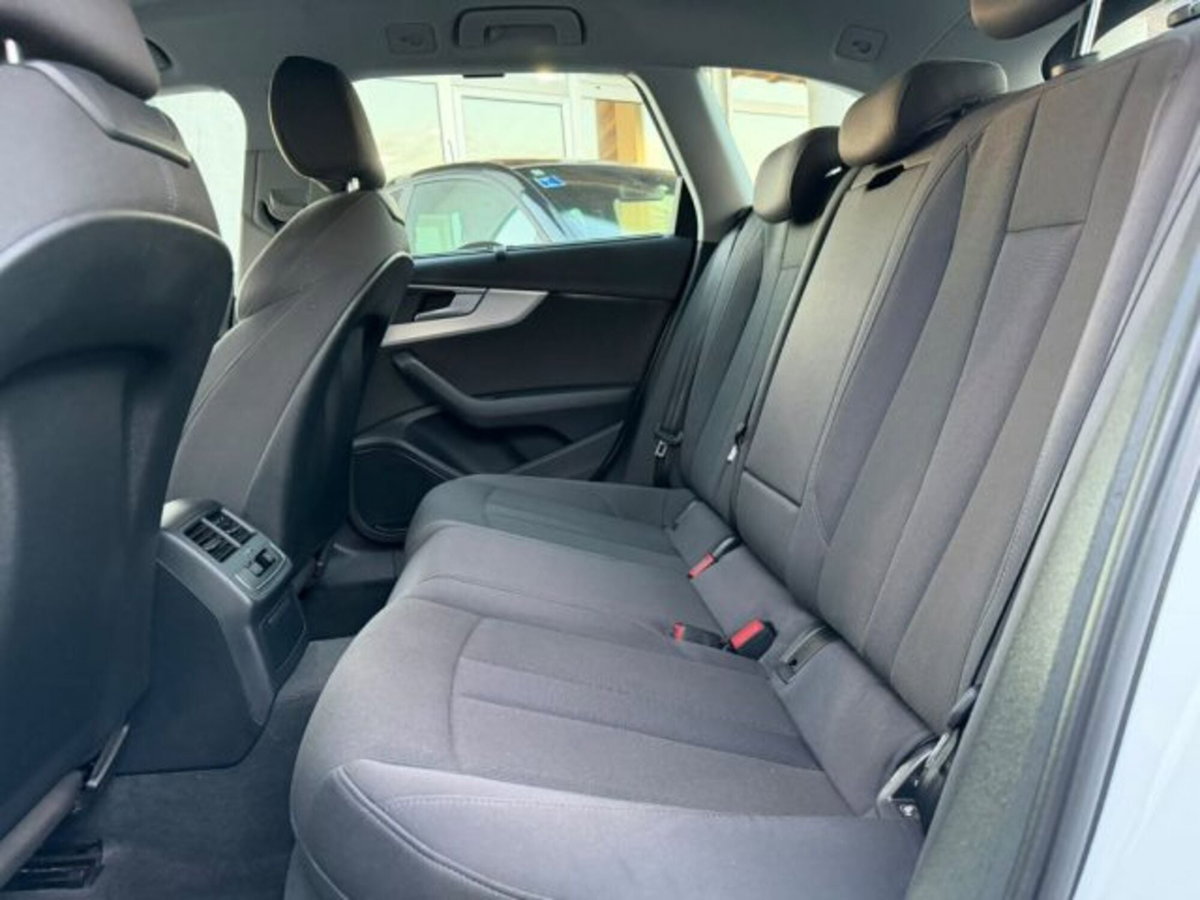 Audi A4 Avant 2.0 TDI 150 CV ultra Business Sport (5)