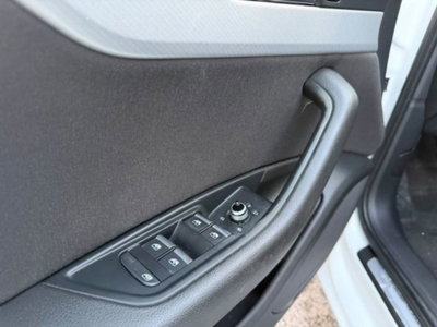 Audi A4 Avant 2.0 TDI 150 CV ultra Business Sport (7)
