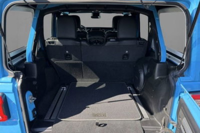 Jeep Wrangler Unlimited 2.0 Turbo Sahara (8)