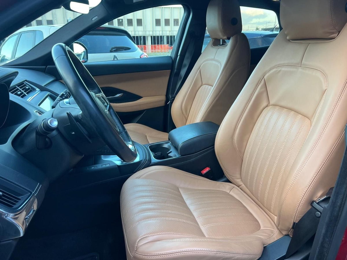 Jaguar E-Pace 2.0D 180 CV AWD R-Dynamic (10)