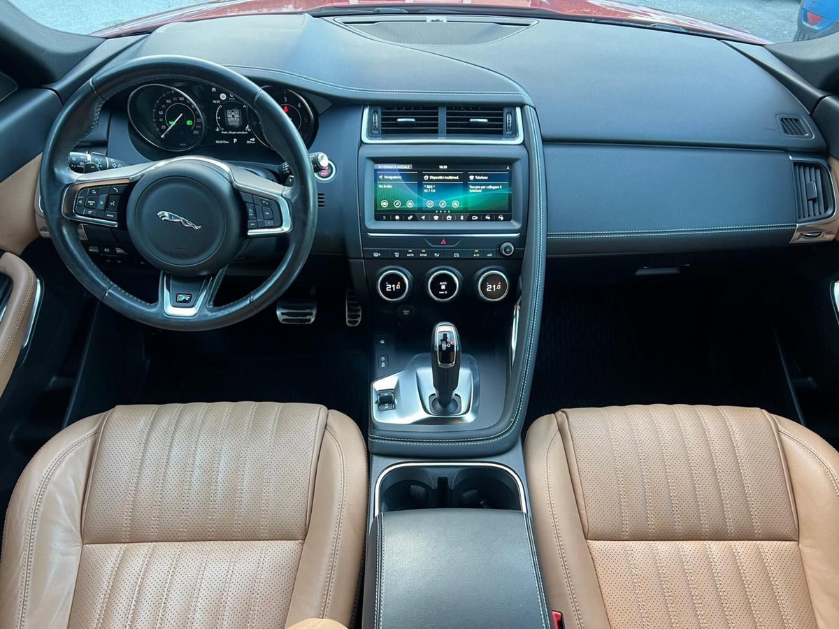 Jaguar E-Pace 2.0D 180 CV AWD R-Dynamic (13)