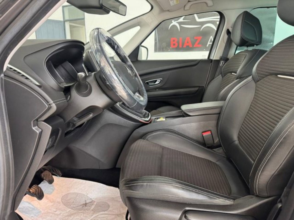 Renault Grand Scénic 1.7 blue dci Intens 150cv (12)